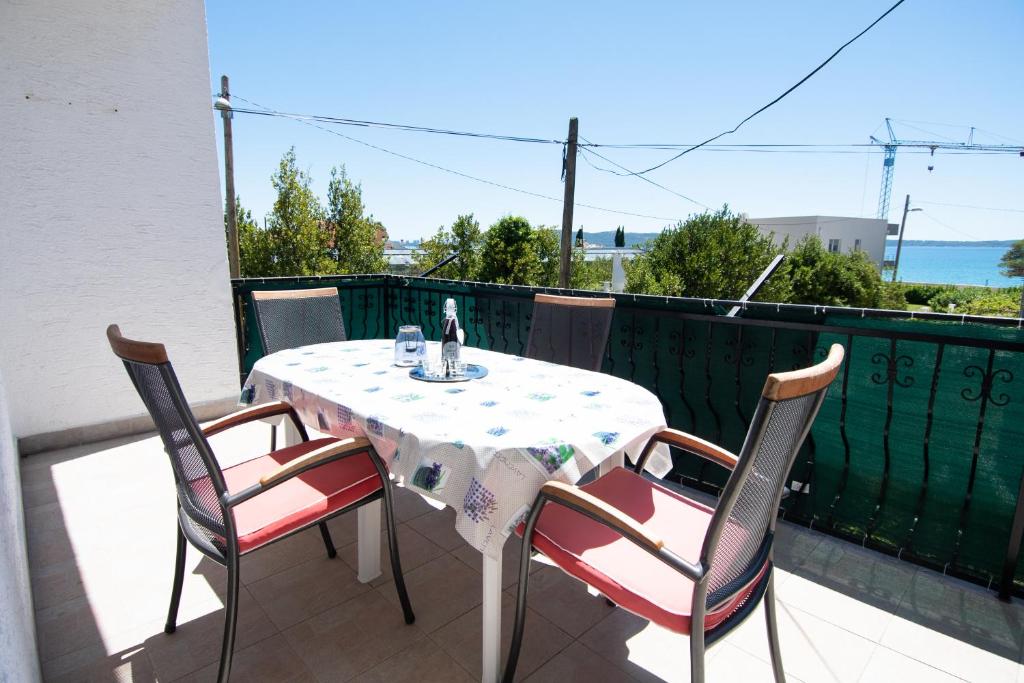 Balkón nebo terasa v ubytování Apartmani Ivana 2