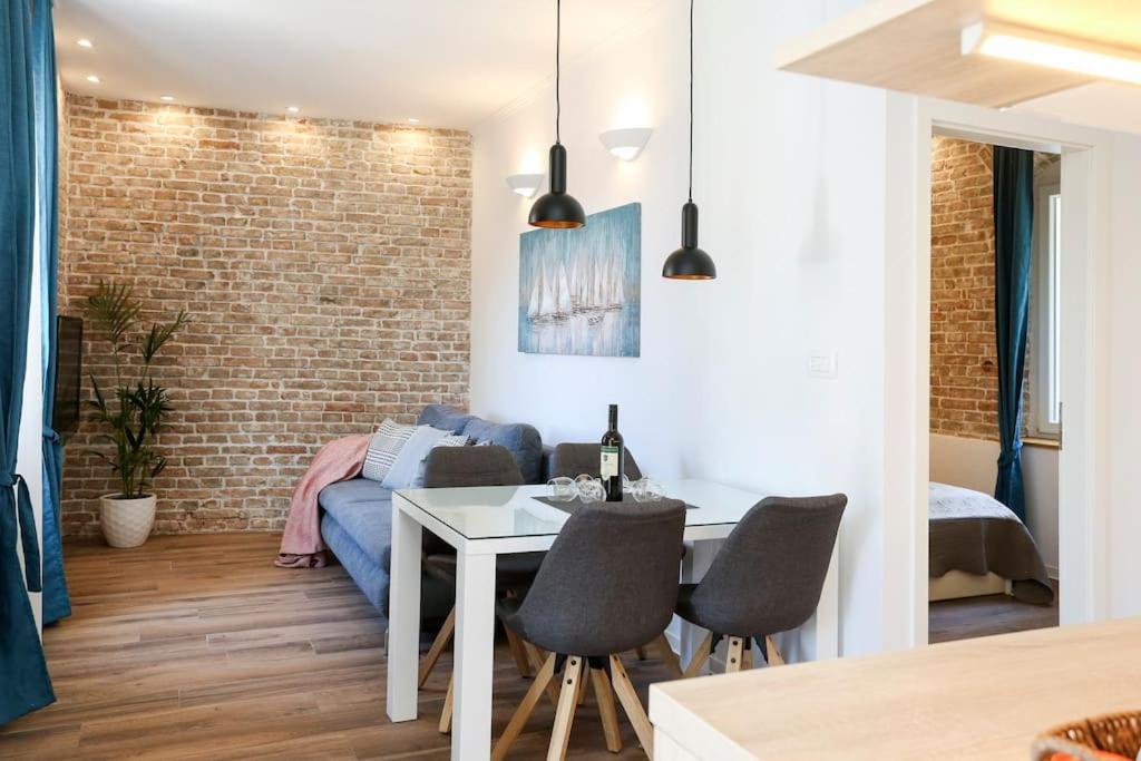Monfrina 1, luxury Old Town apartment near beach