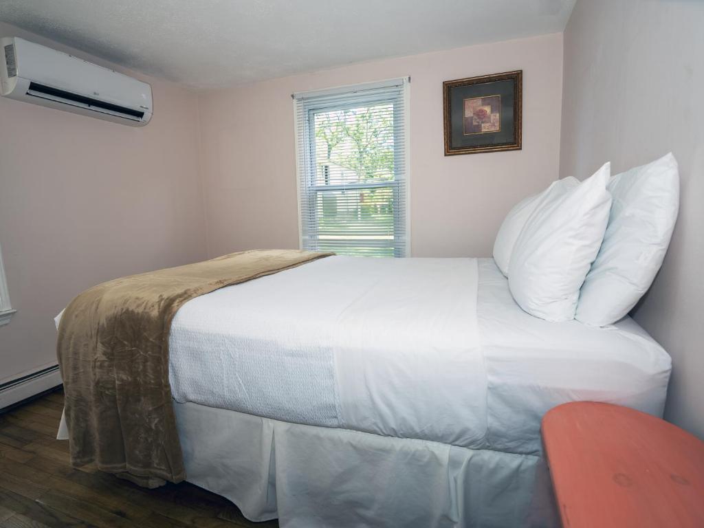 Postel nebo postele na pokoji v ubytování Hamptons Vacation Inn