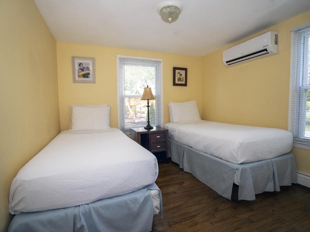 Postel nebo postele na pokoji v ubytování Hamptons Vacation Inn