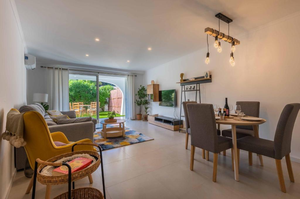 a living room with a table and chairs at Lemon House in Albufeira