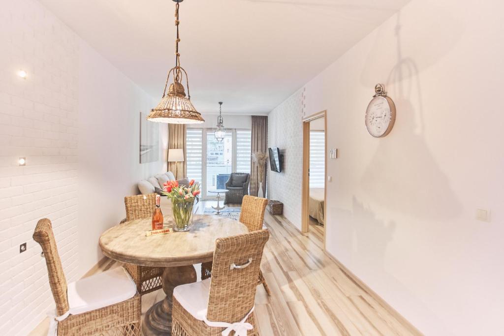Posedenie v ubytovaní Apartament Riviera z tarasem - Playa Baltis