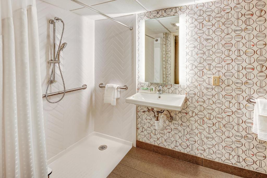 Holiday Inn East Windsor - Cranbury Area photo