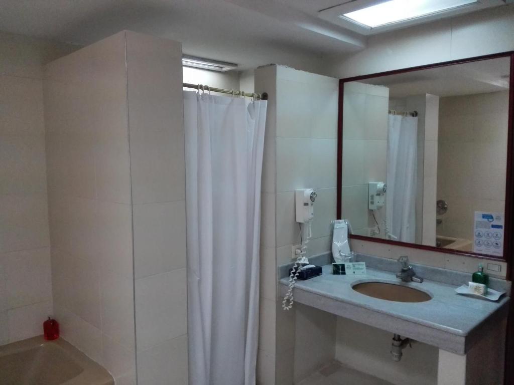 Bany a Torre de Cali Plaza Hotel