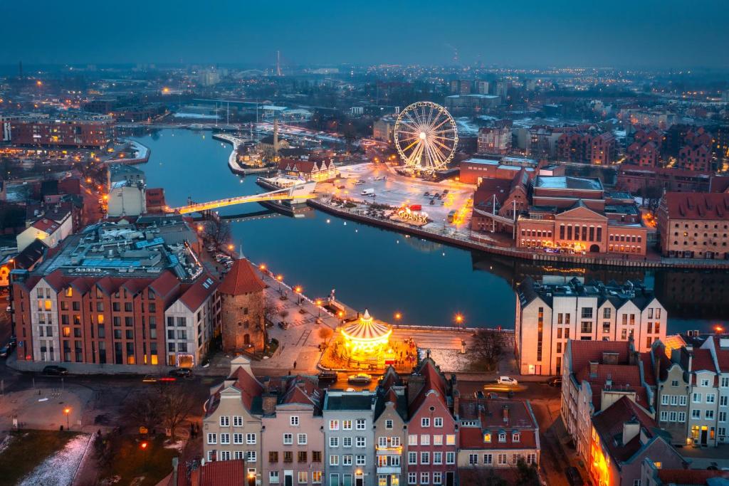Pemandangan umum bagi Gdańsk atau pemandangan bandar yang diambil dari apartmen