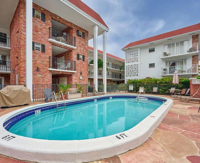 a large swimming pool in front of a building at Ft Lauderdale Jewel in Fort Lauderdale
