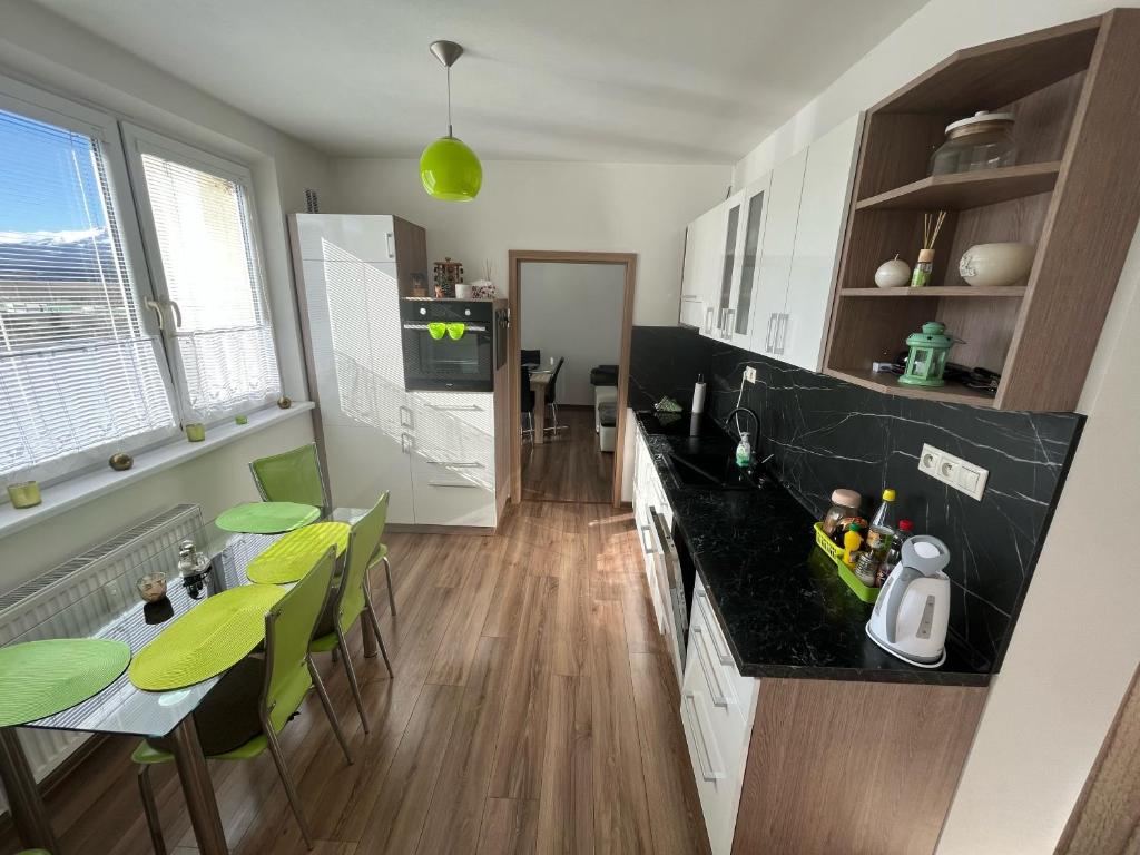 Kuchyň nebo kuchyňský kout v ubytování Svit apartment High Tatras