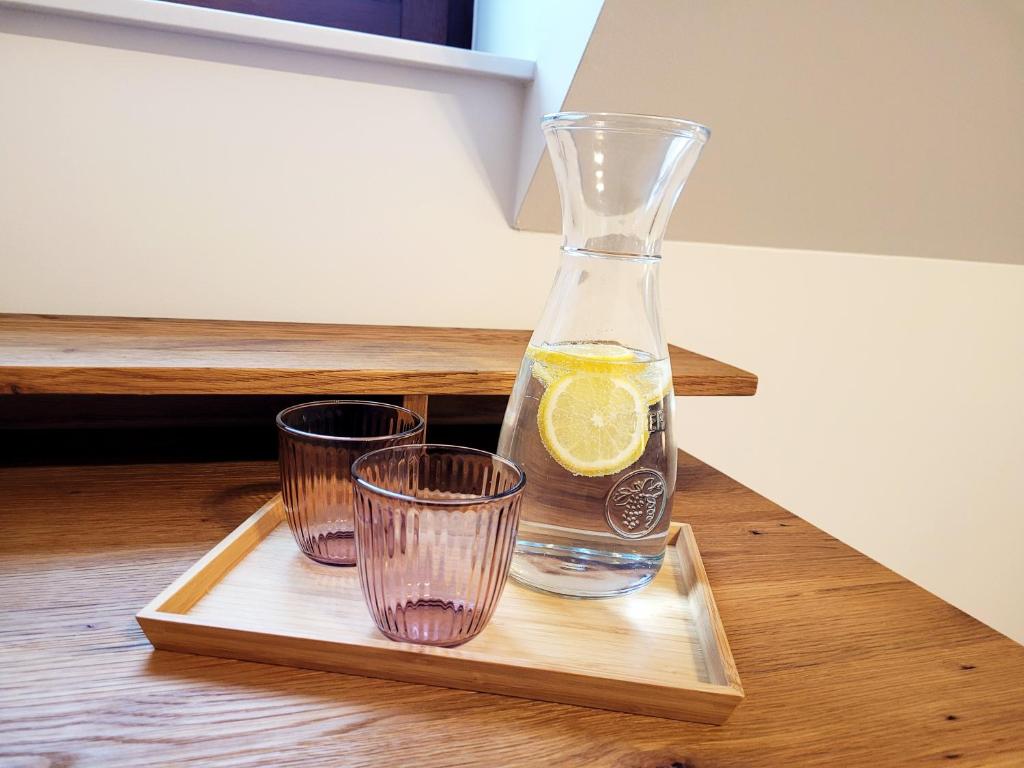 Nápoje v ubytování Seezeit - gemütliche Ferienwohnung, Tiefgarage, Cospudener See