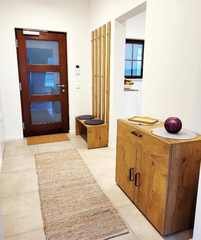 Fotografie z fotogalerie ubytování Seezeit - gemütliche Ferienwohnung, Tiefgarage, Cospudener See v destinaci Markkleeberg