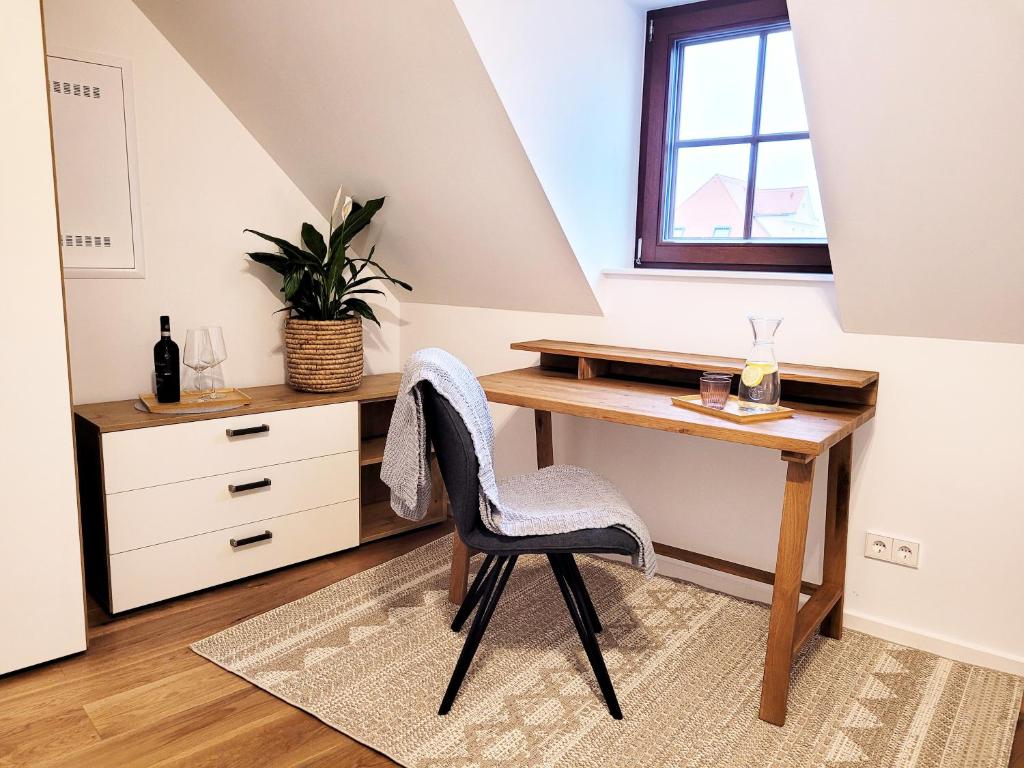 Fotografie z fotogalerie ubytování Seezeit - gemütliche Ferienwohnung, Tiefgarage, Cospudener See v destinaci Markkleeberg