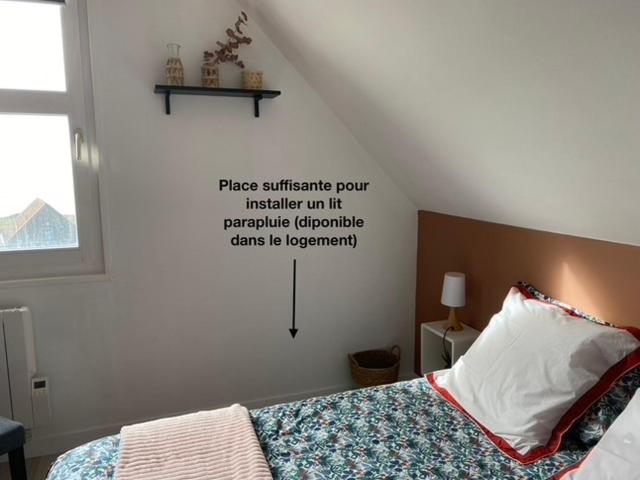 Łóżko lub łóżka w pokoju w obiekcie LA MER EN VUE, destination naturelle pour 2, avec WIFI et parking