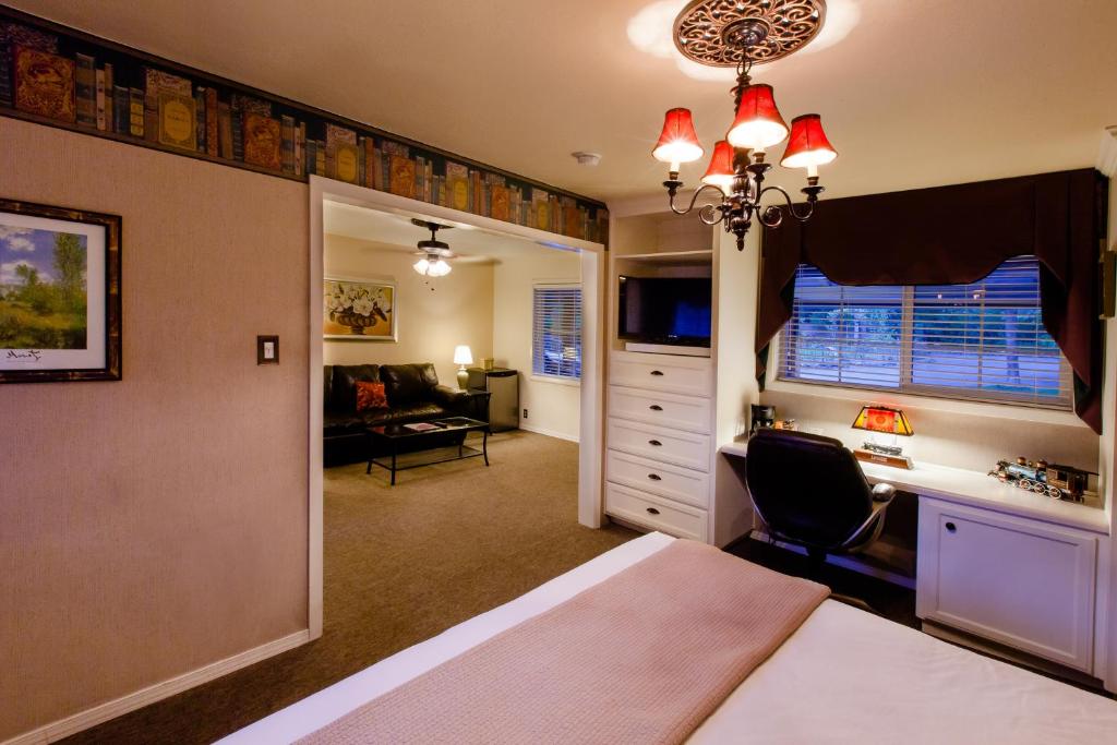 Strawberry Valley Inn photo