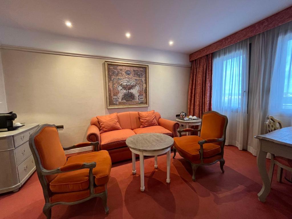 Posezení v ubytování Best Western Premier CMC Girona