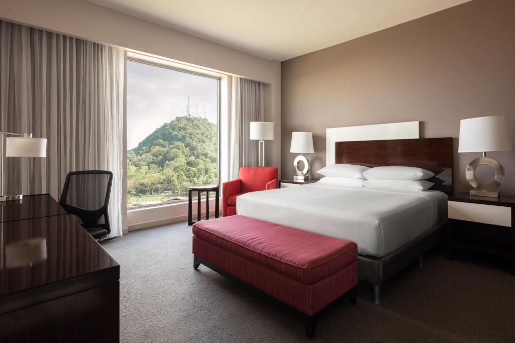 Postel nebo postele na pokoji v ubytování Marriott Panama Hotel - Albrook