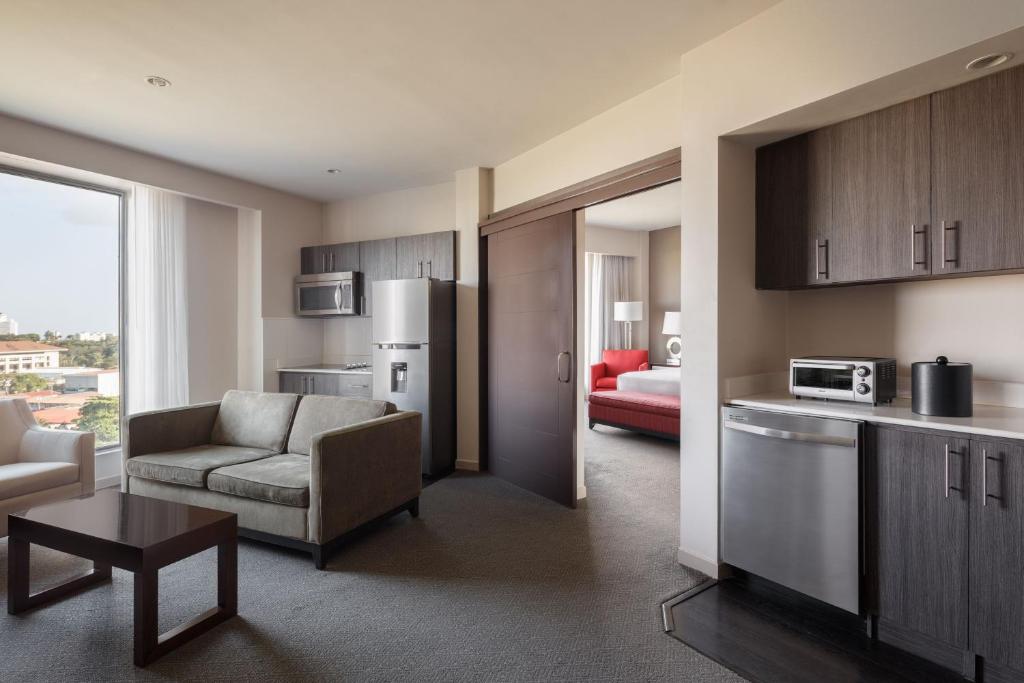 Kuchyň nebo kuchyňský kout v ubytování Marriott Panama Hotel - Albrook