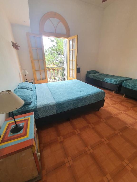 Postel nebo postele na pokoji v ubytování Morada Hostel & Bar