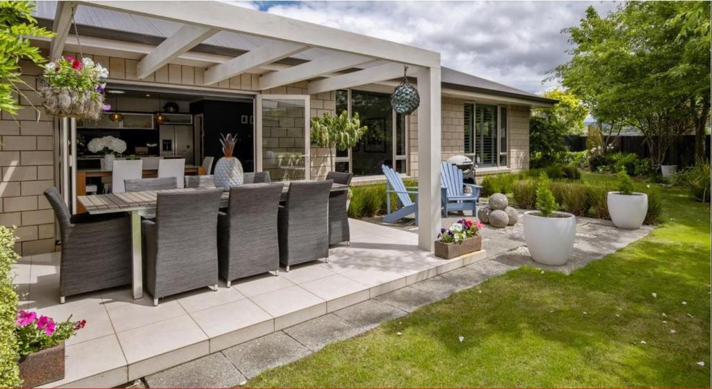 Idyllic Tui - Resim 12