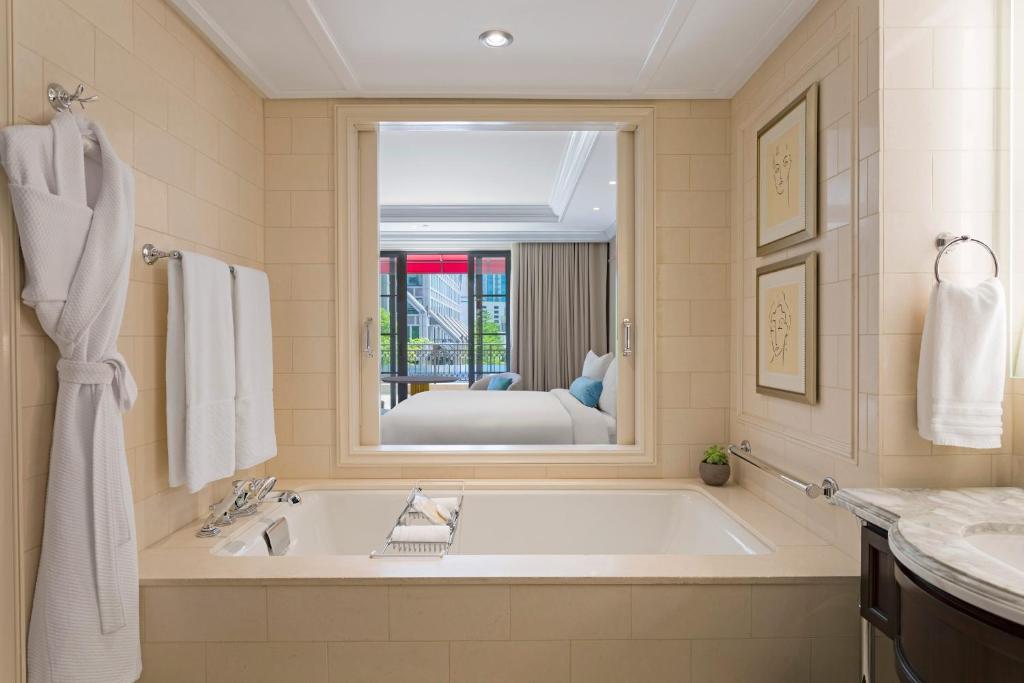 The St. Regis Atlanta - Deluxe, Chambre D'hôtes, 1 Roi, Balcon