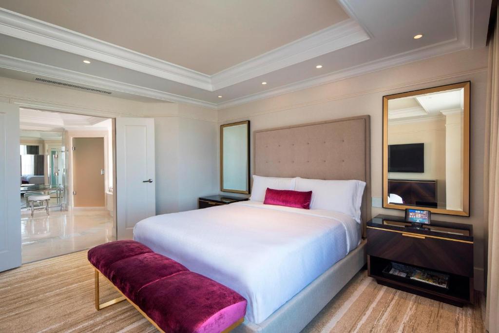 The St. Regis Atlanta - Corner St. Regis Suite, Suite, Salle D'angle, Balcon