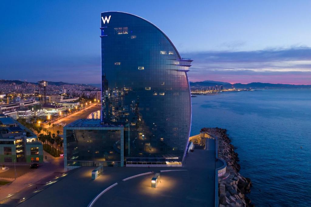 W Barcelona - Resim 6