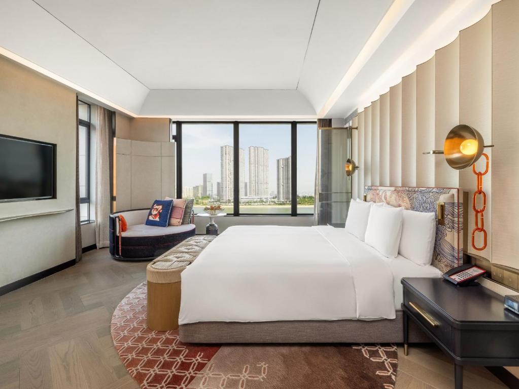 Hotel Indigo Xiamen Haicang, an IHG Hotel - 1 King Premium Lake View