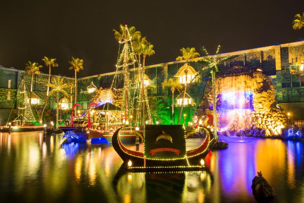 a christmas display with a boat in the water at night at SKY PARADISE スカイパラダイス　ラクエン in Oita
