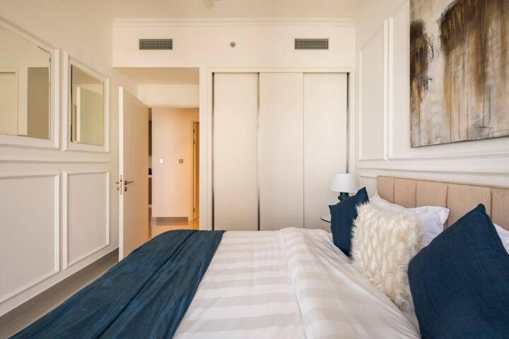 Fotografie z fotogalerie ubytování Luxurious Beachfront Apartment v Dubaji