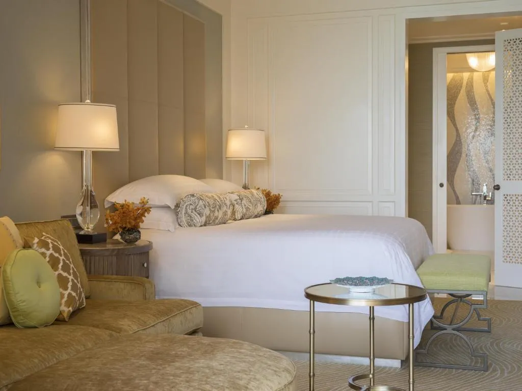 Deluxe City View Room with King Bed
