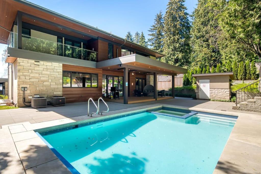 Cinematic Mansion with Pool and Hot tub, West Vancouver (updated prices