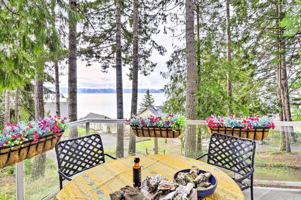 Dreamy Waterfront Studio with Hood Canal Views, Shelton (updated prices