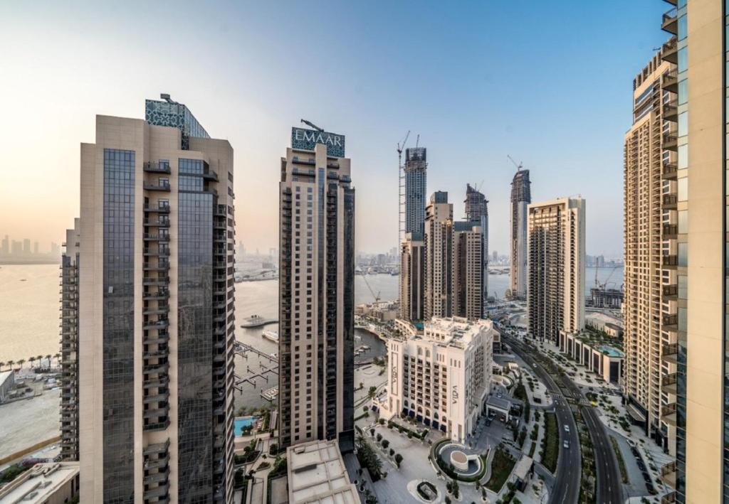 Fotografie z fotogalerie ubytování Primestay - Creekside 18B 2BR, Creek Harbour v Dubaji