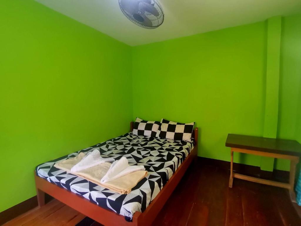 Кровать или кровати в номере TIU Homestay-Port Barton