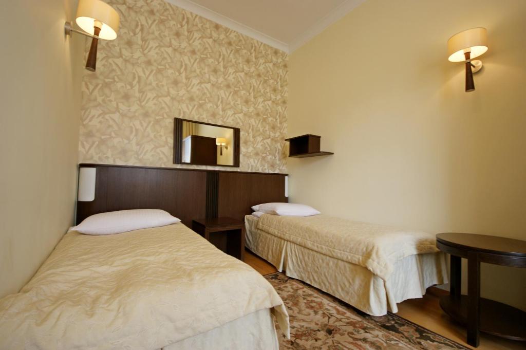 Postel nebo postele na pokoji v ubytování Hotel Zamkowy