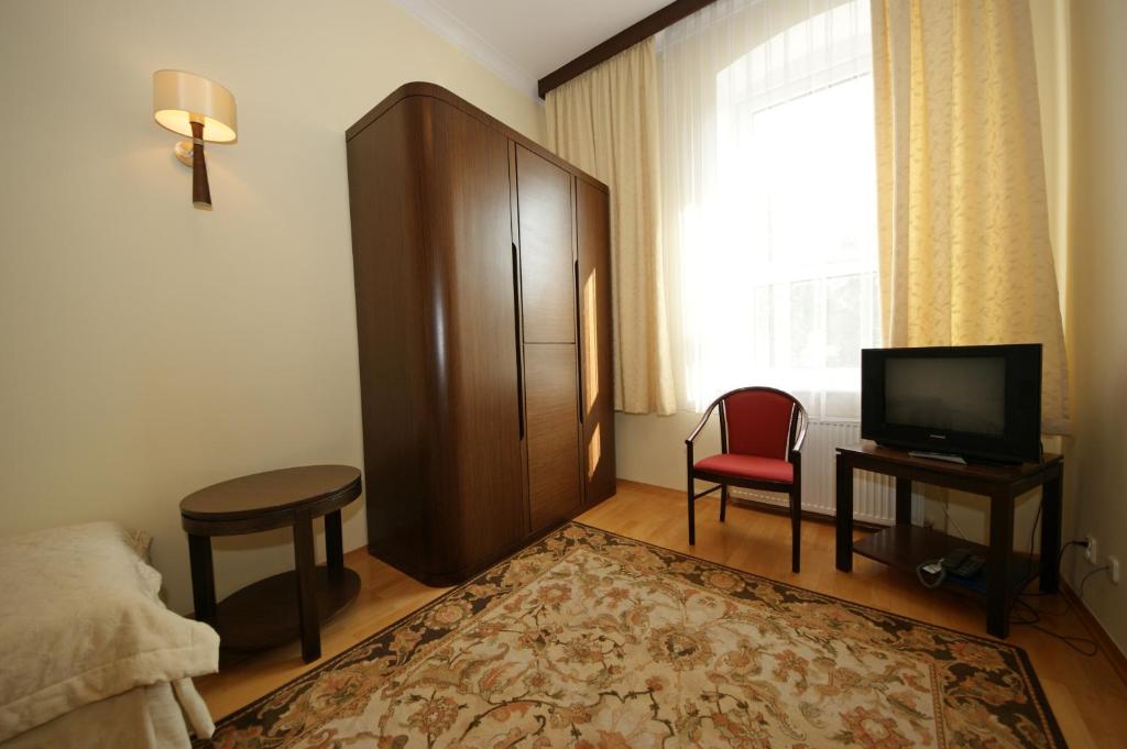 TV a/nebo společenská místnost v ubytování Hotel Zamkowy