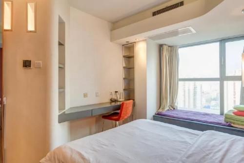 Postel nebo postele na pokoji v ubytování Beijing Yasmine Seasons Park Apartment Hotel