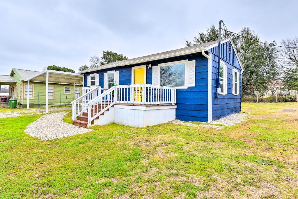 Lake Granbury Getaway about 1 Block to Waterfront, Granbury (updated