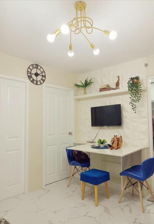 TV a/nebo společenská místnost v ubytování Ann's Condo "2bedroom"