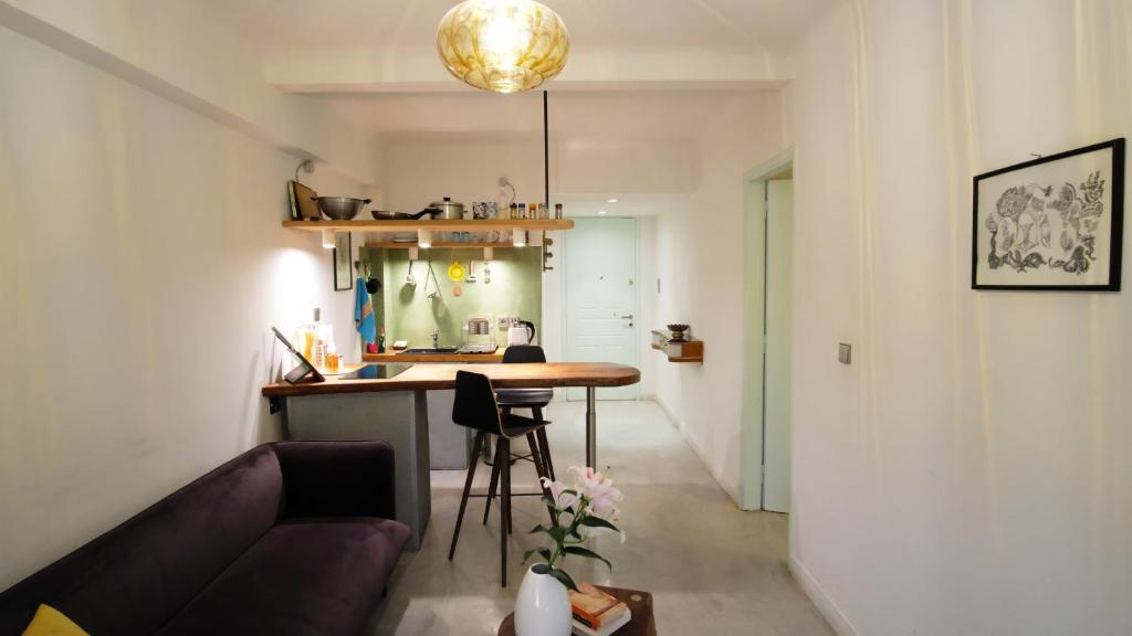 Dapur atau dapur kecil di calm and cozy flat with romantic garden