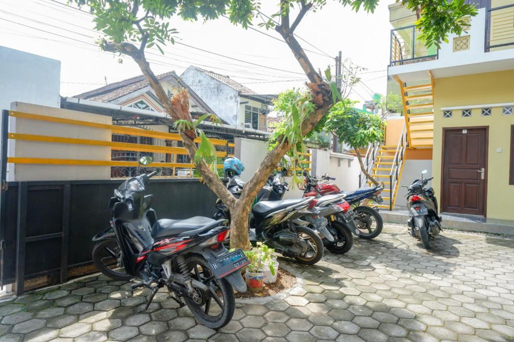 Fotografie z fotogalerie ubytování RedDoorz Syariah near Exit Tol Krapyak Semarang v destinaci Kalibanteng-kidul