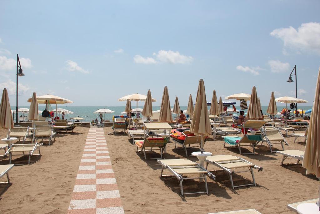 Nespecifikovaný výhled na moře nebo výhled na moře při pohledu z aparthotelu