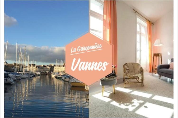 - un salon avec vue sur le port de plaisance dans l'établissement Vue imprenable sur le port, charmant et clair!, à Vannes