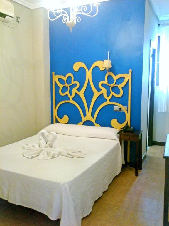 A bed or beds in a room at Al Andalus Jerez