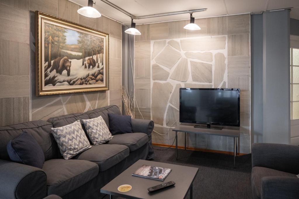 TV a/nebo společenská místnost v ubytování Hotel Karhu