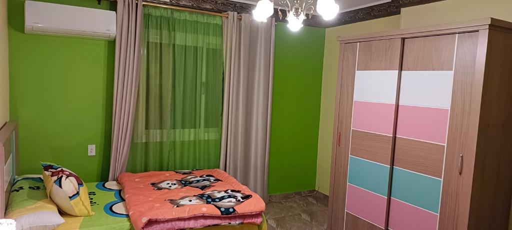 Postel nebo postele na pokoji v ubytování شقه مفروشه فندقيه رائعه 220م مكيفه معقمه انترنت مجاني السكن للعائلات والأسر فقط وليس أفراد