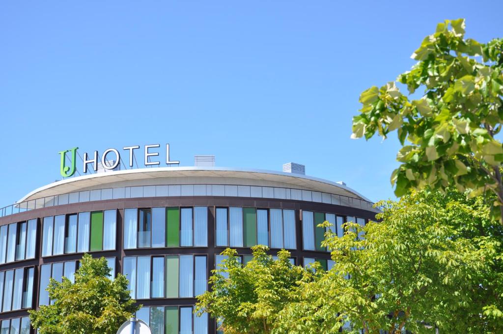 Budova, v ktorej sa apartmánový hotel nachádza