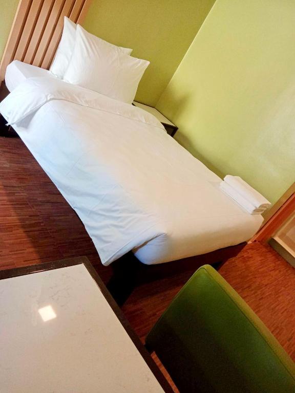 Postel nebo postele na pokoji v ubytování Damara Hotel at Ciudad Elmina