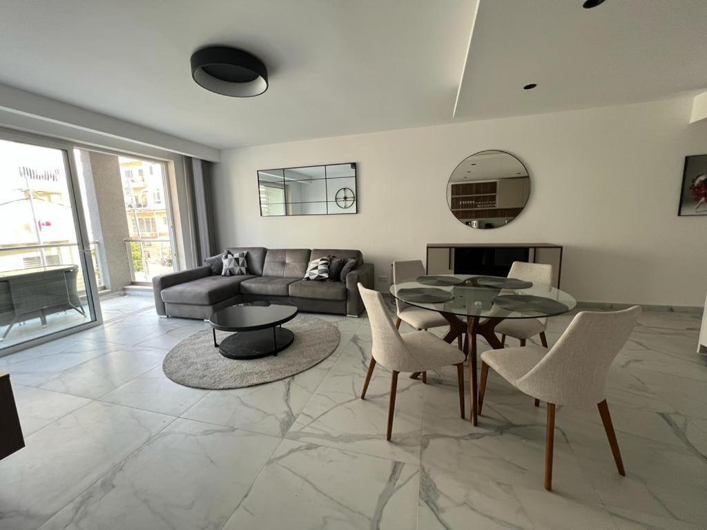 Skylark 2 Apartment with Terrace - 12