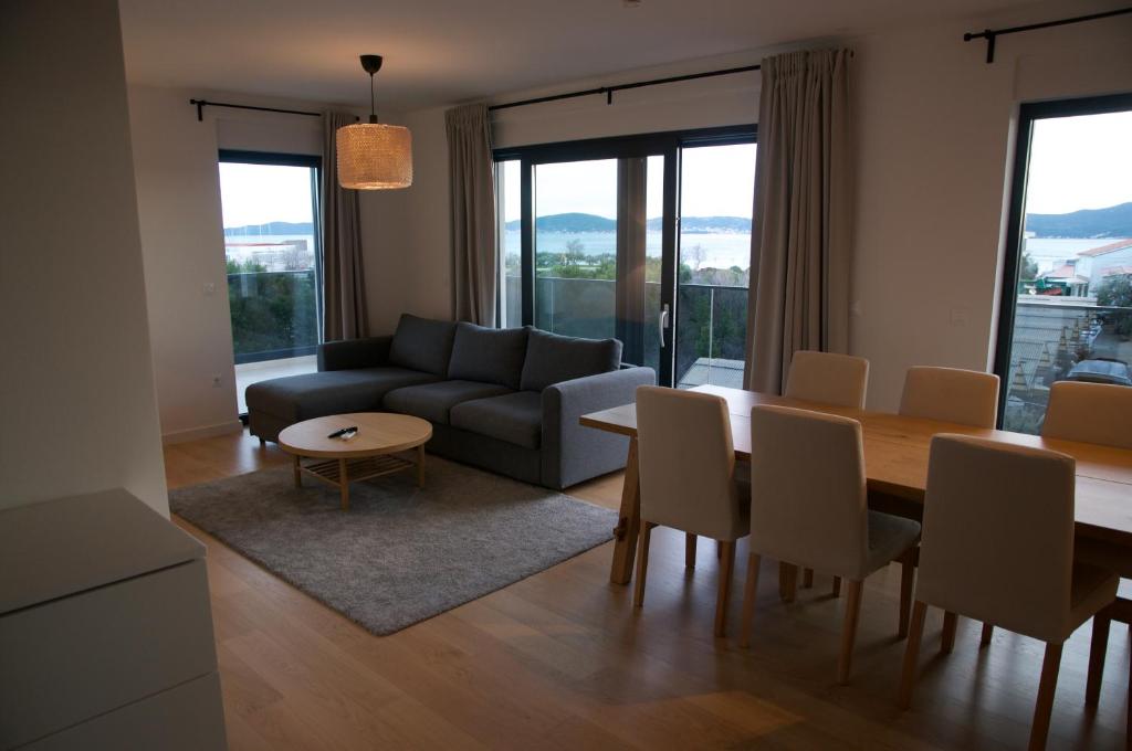 Posedenie v ubytovaní Nikola Luxury Apartments Borik