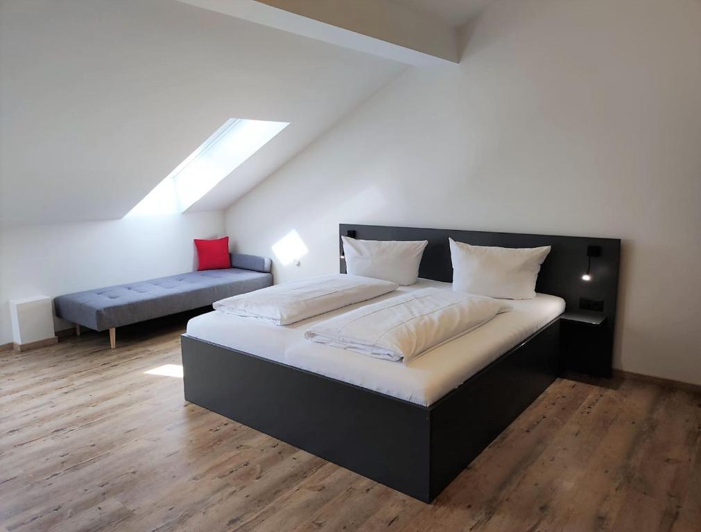Postel nebo postele na pokoji v ubytování Hotel Am Gleis 1