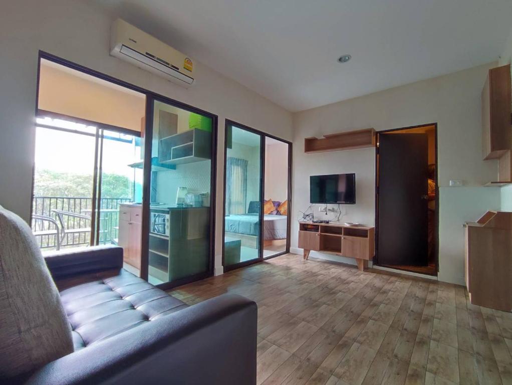 Deluxe Room at Tree Boutique Condo by Suwan Style Agency - Resim 12